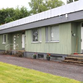 Salonkylän koulu, hotel v mestu Kaustinen