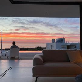 Exclusive Beach House with full sea view, Luxury and Comfort by the Sea
