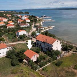 Whole estate just for you, 20m from sandy beach、Mrljaneのホテル