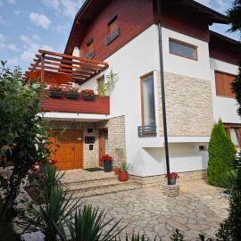 Accommodation Plitvice, hotel u gradu Korenica