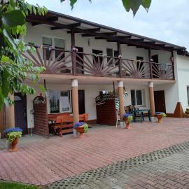 Noclegi na Cichej - Łosiówka, hotel in Sztutowo