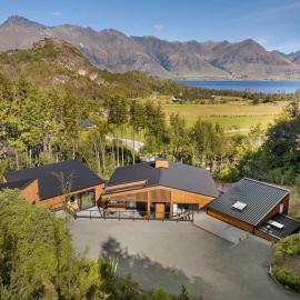 Serene Mountain Oasis Hideaway, Hotel in Closeburn