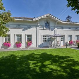 Apartment mit Gartenblick und Terrasse, hotel in Baden