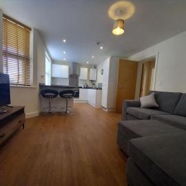 Comfortable and spacious 2 bedrooms Free parking