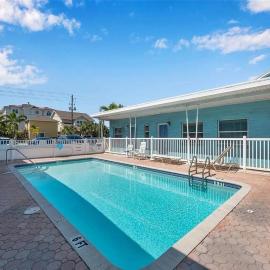 Wave condo, hotel in St. Pete Beach
