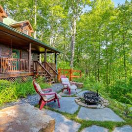 Near Hikes & River! Pet-Friendly Bryson City Haven, hotel en Bryson City