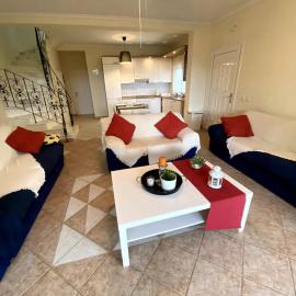 Seaview Maisonette with 3BR and Garden and 2 Bathrooms Ideal for Families, khách sạn ở Hanioti