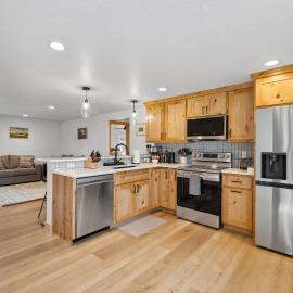 New! Brand new Downtown Loft 203 - Lake views, half block from lake, restaurants, and shopping, hotel u gradu 'McCall'