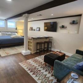 Grand Hideaway - King Bed!