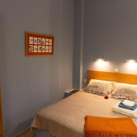 Bright studio near the beach with balcony #3, מלון בGázion