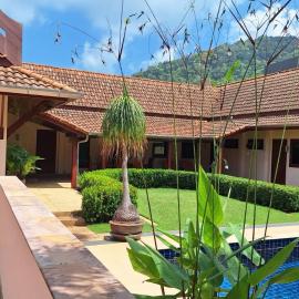Villa Pimlada, hotel in Nai Harn Beach