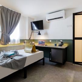 Upstairs Downstairs CoLiving Bukit Bintang, hotel in Kuala Lumpur
