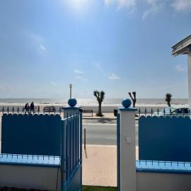 Villa front de mer avec jacuzzi et accès plage