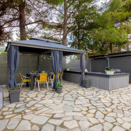 Evaggelia's Summer Resort، فندق في Dhíkella