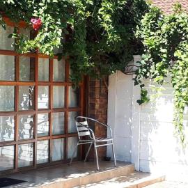 Pretoria में, होटल 8 Soenie Avenue Self-Catering