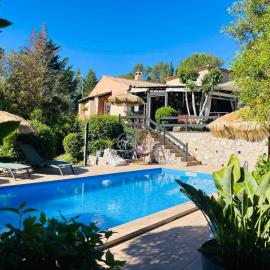 La Villa Tosca โรงแรมในCallas
