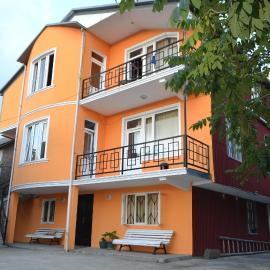 Guest House Our house, hotel i Kobuleti