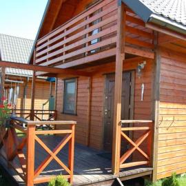 Domek piętrowy klimatyzowany, ogrzewany z jacuzzi na terenie ośrodka- Domki u Staszka, hotel in Rusinowo