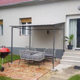 A papa háza vendégház, Hotel in Rábapaty
