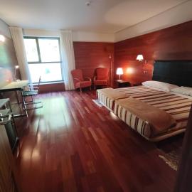 KYOMU Resort, hotel u gradu Velilla del Río Carrión