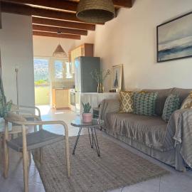 Perdika's Cove, spacious sea view family home, Hotel in Perdika