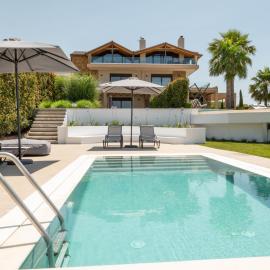 Palma Villa & Suite With Pool, hotel in Nea Kallikrateia