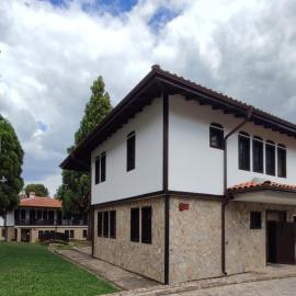 Aura house, хотел в Долна баня
