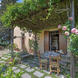 Tuscan Home Rignano Private Garden - Happy Rentals