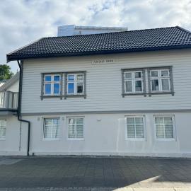 Charming Apartment in the harbour of Jørpeland, hotel v destinaci Jorpeland