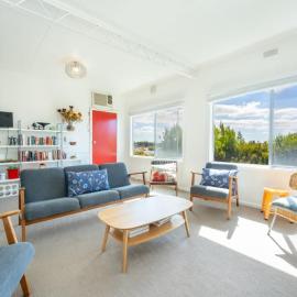 Syd's Place - Retro Seaside Haven Upstairs