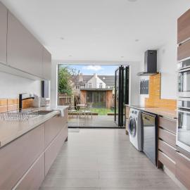 OnSiteStays Dartford 4BR House with Garden, bathroom and ensuite