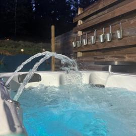 Cour ancienne école avec Jacuzzi privé