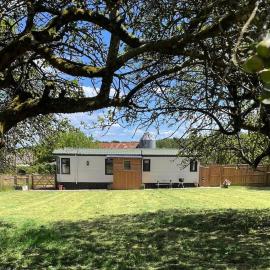 Stunning farm lodge, hotel en Tyes Cross
