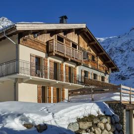 La Ferme à Roland Cozy Mountain Style 2BR for 6 Ski In/Ski out - Happy Rentals
