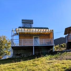 Gorgeous and cozy mountain top cabin, hotel en K'vishkhet'i
