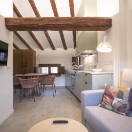 LA CASA AMARILLA APARTAMENTO ENEBRO, hotel i Albarracín