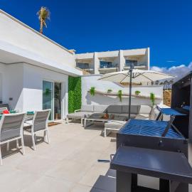 Terrace, sea view, pool, parking space & fibre, hotell i Tarifa