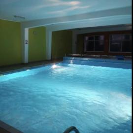 Pokoje Gościnne u MARCINA- sala zabaw, basen, melex, rowery, grill, hotel u gradu Ostrovo