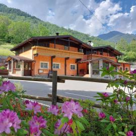 Le Fontanacce b&b, hotel em Vezza dʼOglio