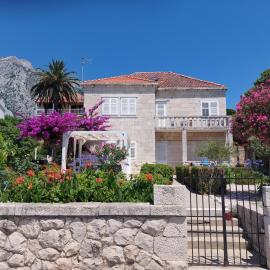 Apartment Karmen by the sea