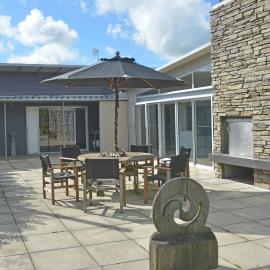 Platinum Lodge & Day Spa, Hotel in Stratford