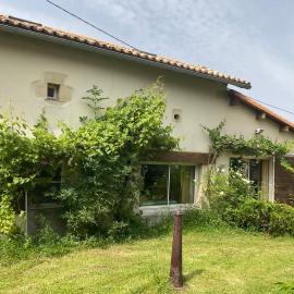 Bienvenue Chez Nous, hotel a Mairé-lʼEvescault