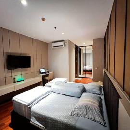Chic n Spacey 3BR apartment at the Rosebay