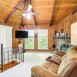 Ski, Hike! Family-Friendly Beech Mtn Cabin w/ Deck