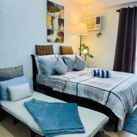 Vinia Infinity Studio 2 Near Malls with WiFi Netflix and Karaoke