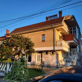 Vreshtat e Liqenit-Ezerski Llozja, hotel v destinácii Struga