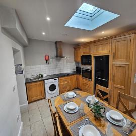 4 Eyre Square Lane, hotel in Galway