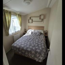 8 berth caravan Martello Beach Clacton, hotel Jaywick Sandsben