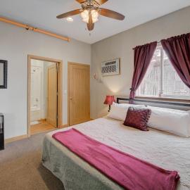 Studio Condo Near Lake Pepin - King Bed - Dewdrop, hotel di Pepin