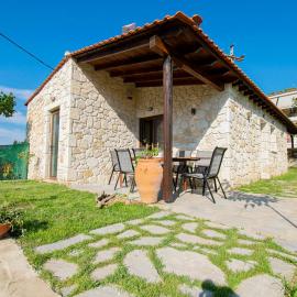 Ikarion Village Home by RentalsPro- Fourka Halkidiki、フォルカのホテル